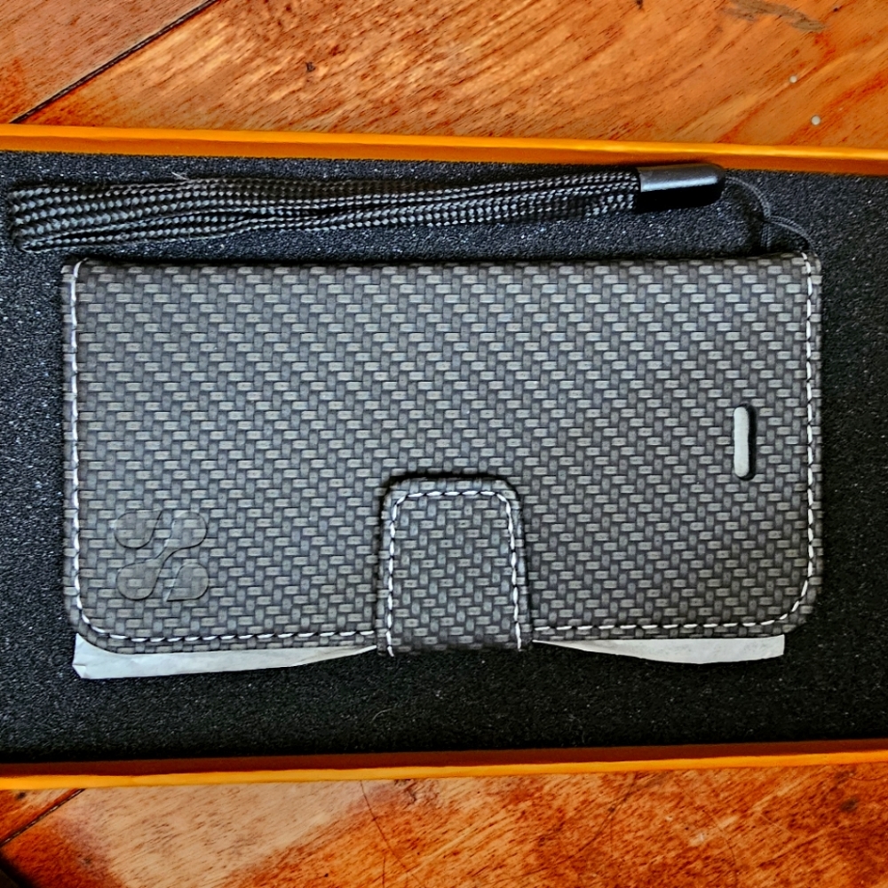 Safesleeve MINI iPhone case wallet with rfid protect and emf radiation blocking.